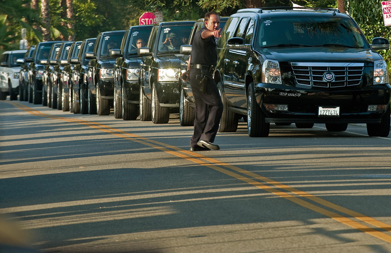 Illustration for article titled Michael Jackson's Funeral Procession Sponsored By Land Rover, Rolls Royce Dealer